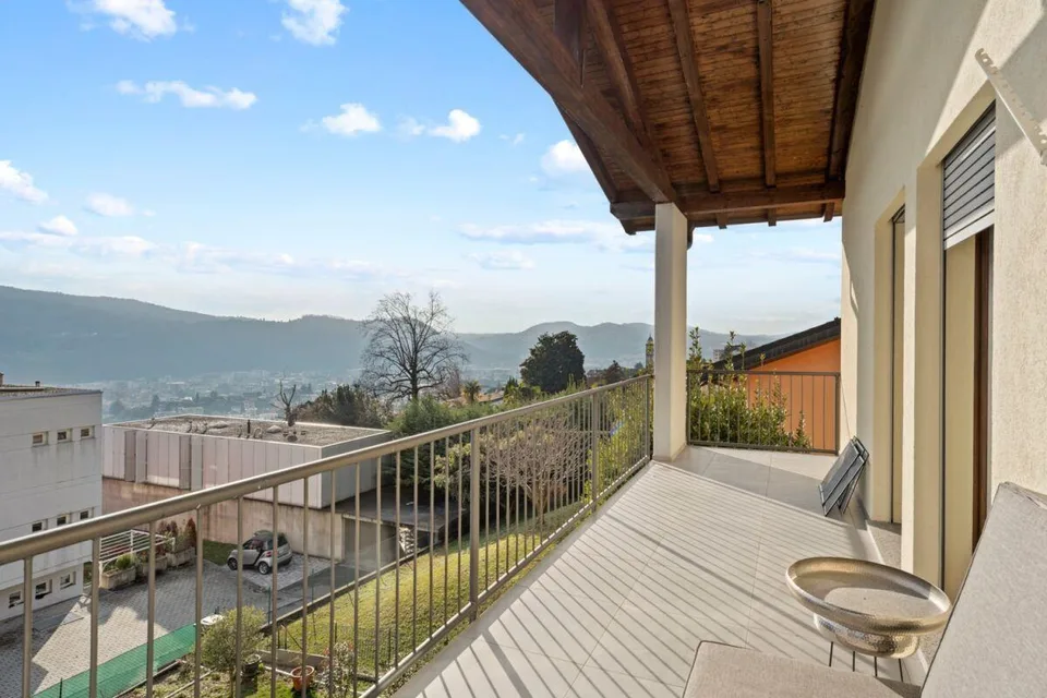 Casa gemella uni-bifamiliare con giardino e vista – Foto 13 von 30