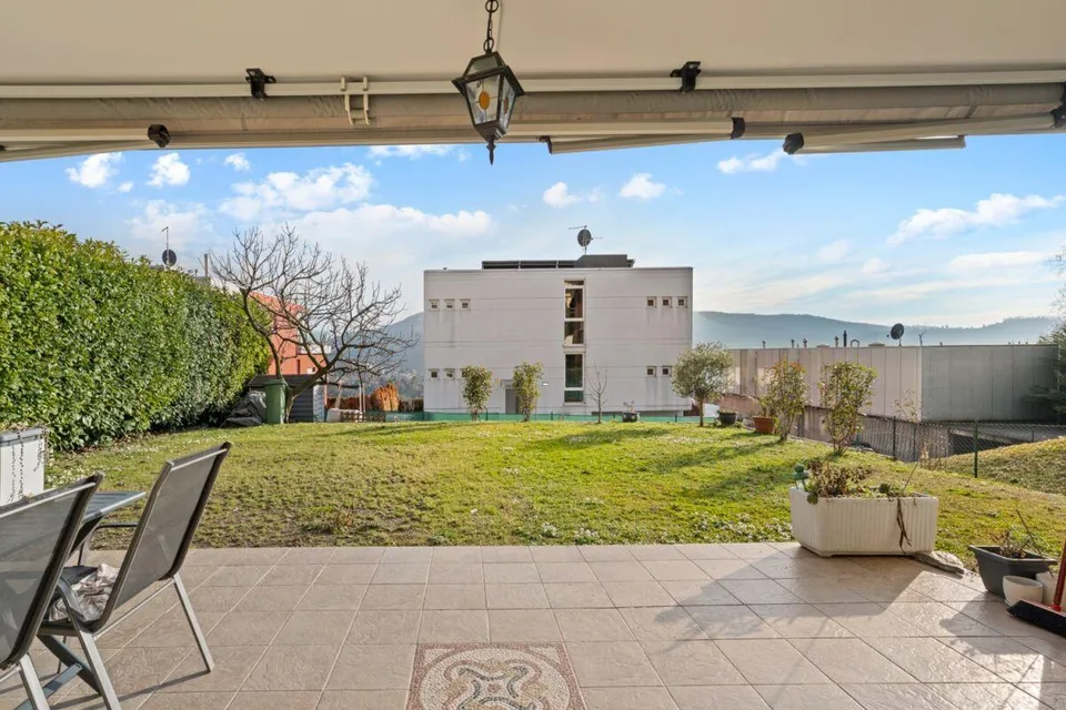Casa gemella uni-bifamiliare con giardino e vista – Foto 20 von 30