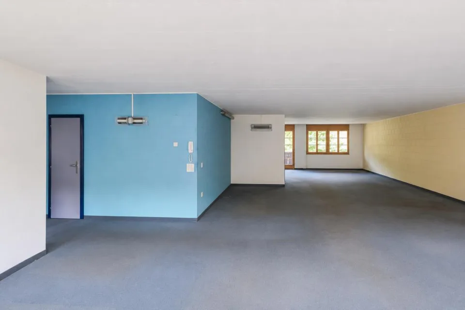 Grosszügige Räumlichkeit mit Potenzial zur 3.5 - 4.5-Zimmerwohnung ...
