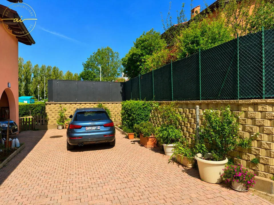 ACCOGLIENTE E CURATA CASA UNIFAMILIARE CON GIARDINO