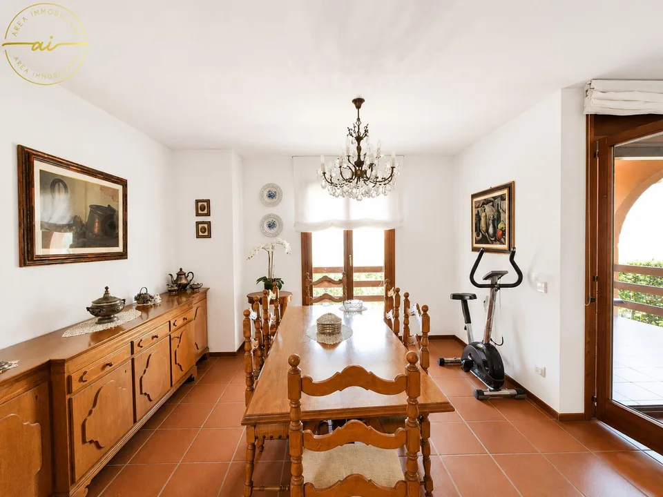 ACCOGLIENTE E CURATA CASA UNIFAMILIARE CON GIARDINO
