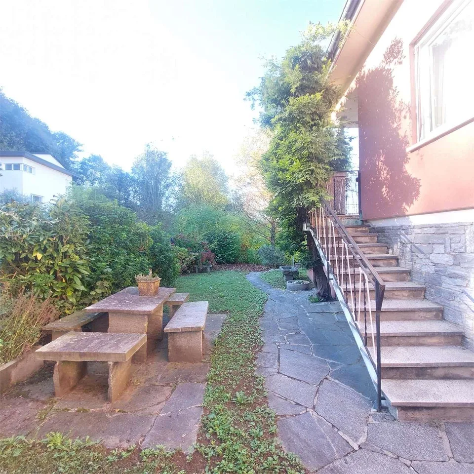 Montagnola, Terreno edificabile con villa preesistente