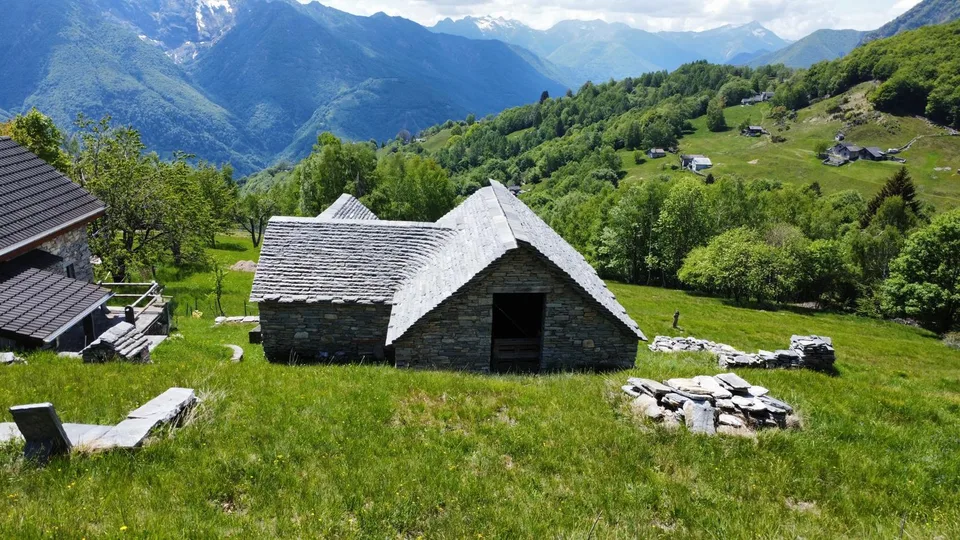 MONTI DI COMINO-Rustico mit genehmigter Baubewilligung zur Renovation – Foto 10 von 22