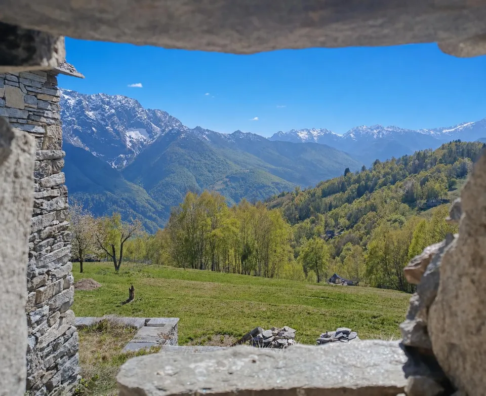 MONTI DI COMINO-Rustico mit genehmigter Baubewilligung zur Renovation