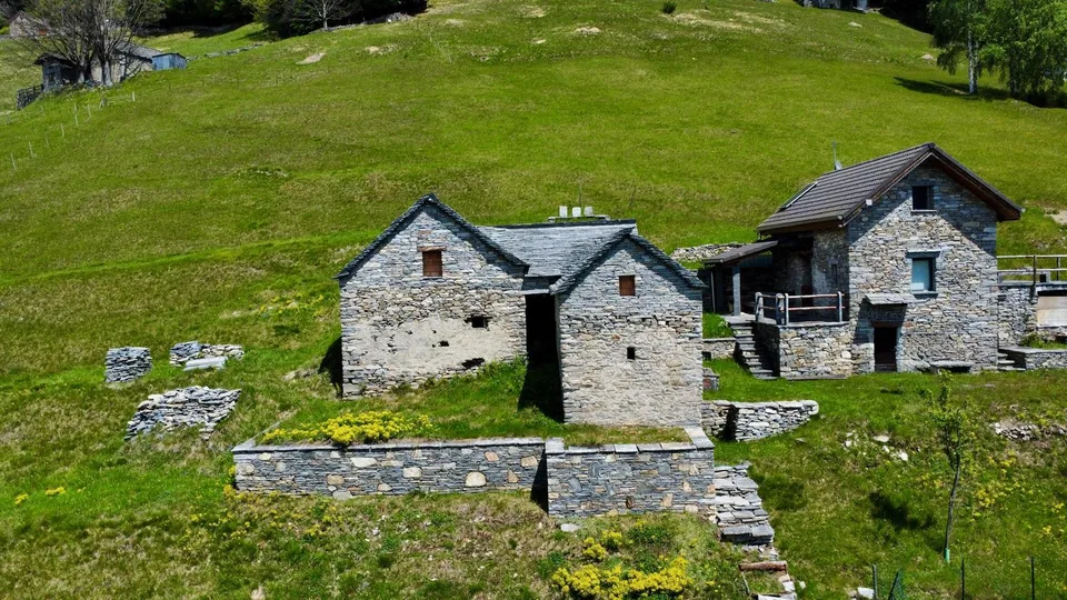 MONTI DI COMINO-Rustico mit genehmigter Baubewilligung zur Renovation – Foto 11 von 22