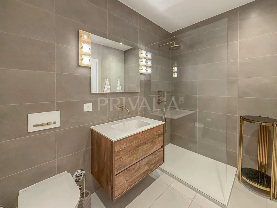 Élégant 5 pièces avec terrasse privative au coeur de Chambésy