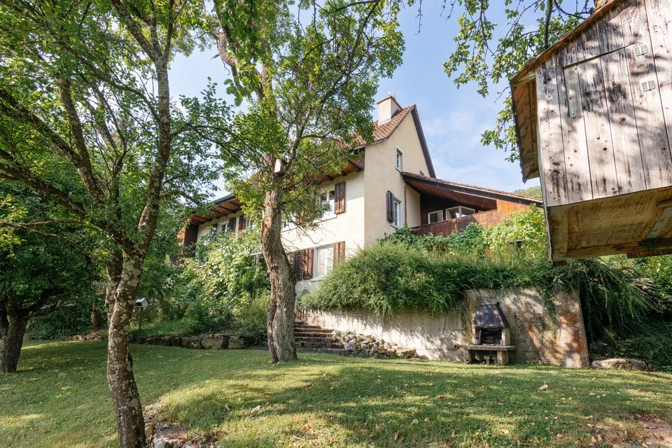 Zweifamilienhaus mit Anbau und Waldgrundstück