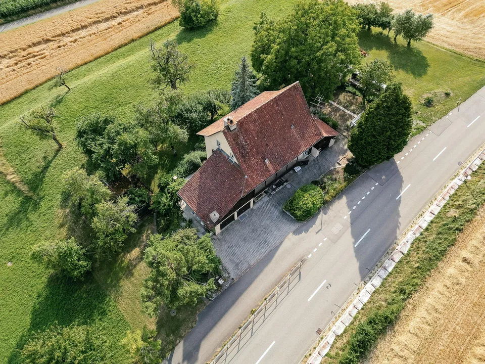 Zweifamilienhaus mit Anbau und Waldgrundstück