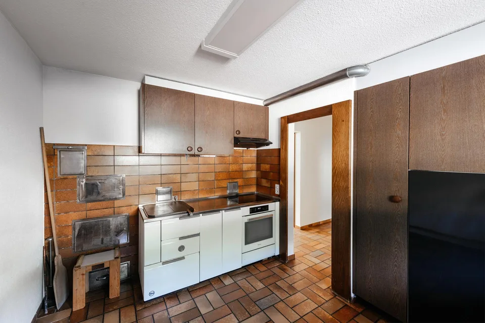Zweifamilienhaus mit Anbau und Waldgrundstück – foto 9 di 26