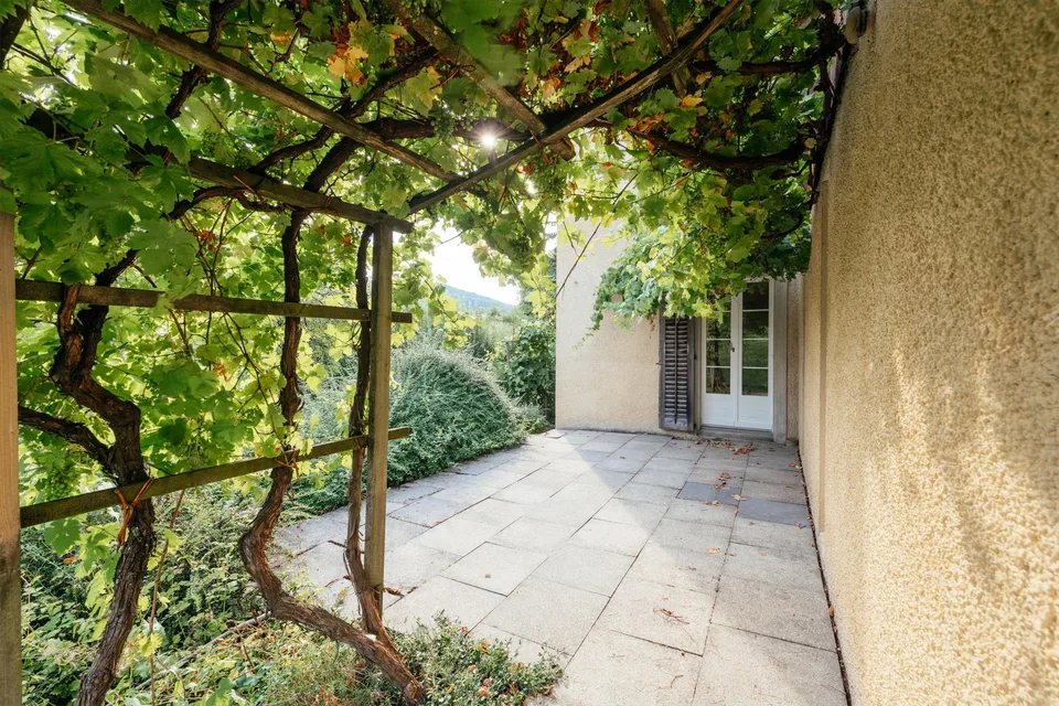 Zweifamilienhaus mit Anbau und Waldgrundstück – foto 6 di 26