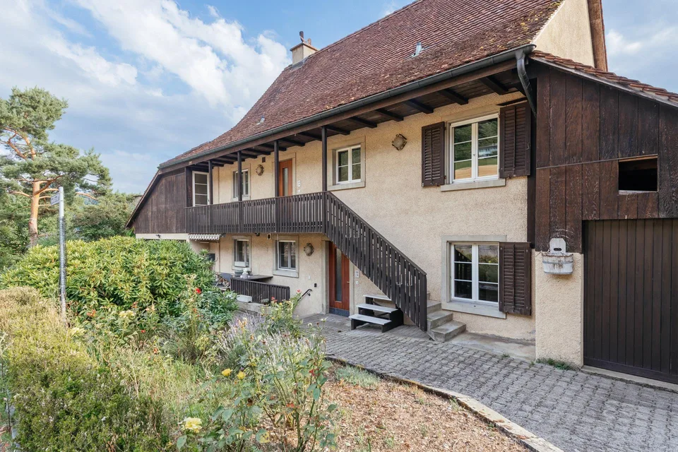 Zweifamilienhaus mit Anbau und Waldgrundstück