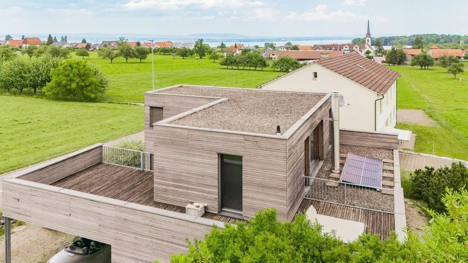 Charaktervolles 4.5-Zimmer-Architektenhaus - Moderne Holzarchitektu... – photo 11 sur 15
