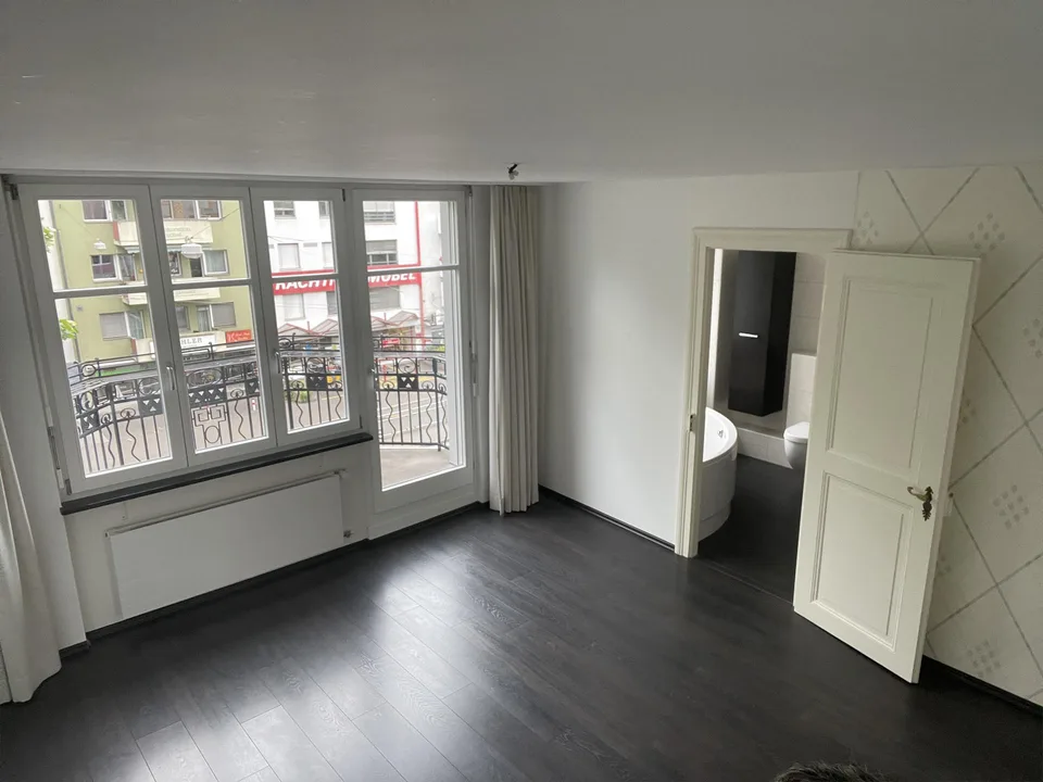 Basler Stadthaus mit 6.5-Zimmer, 2 Terrassen und Innenhof / Grossbasel