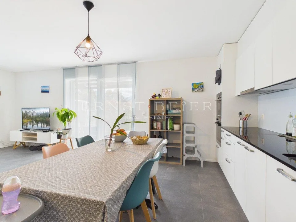 Appartement 3.5 pièces, jardin privatif et vue dégagée sur les mont...