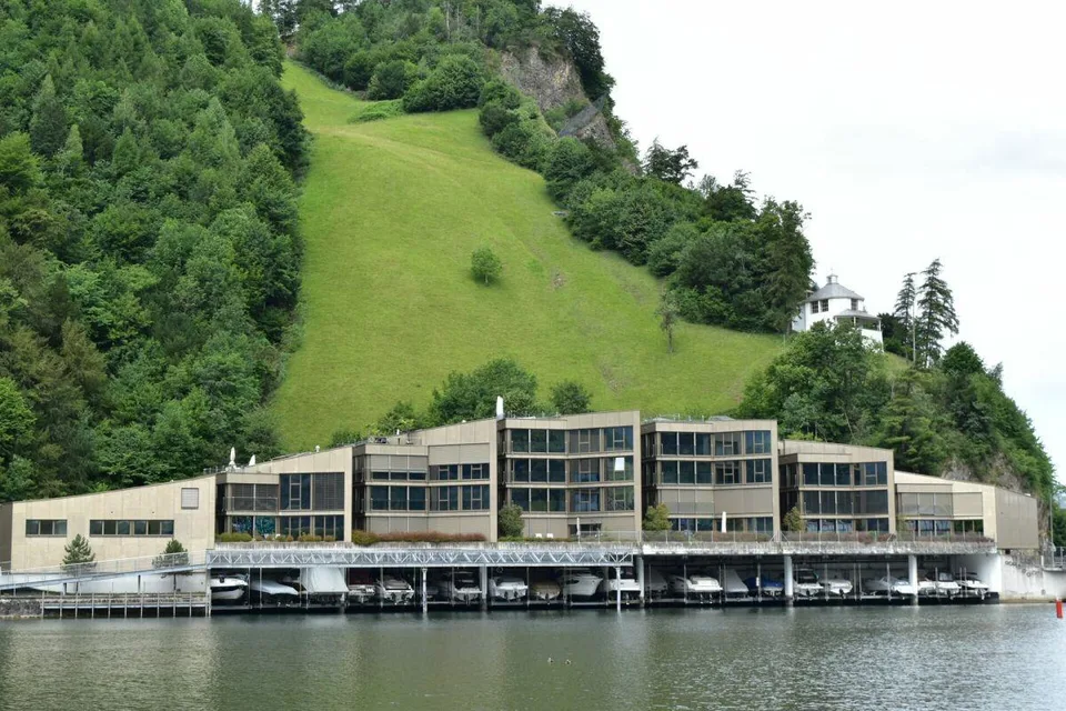 Einmalige Business-Location direkt am See !