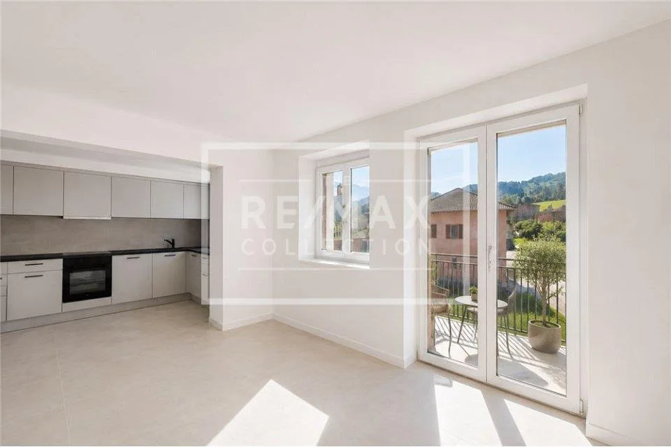 Casa plurifamiliare completamente ristrutturata con sette unità abi...