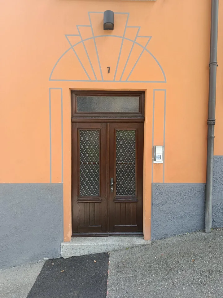 Casa tipica a reddito nel cuore di Muralto – 2 negozi e 3 appartamenti