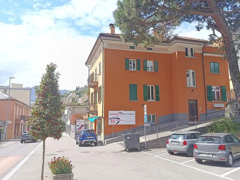 Casa tipica a reddito nel cuore di Muralto – 2 negozi e 3 appartamenti