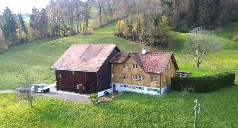 Landhaus mit 2 Wohnungen, Scheune und Privatsphäre an Traumlage