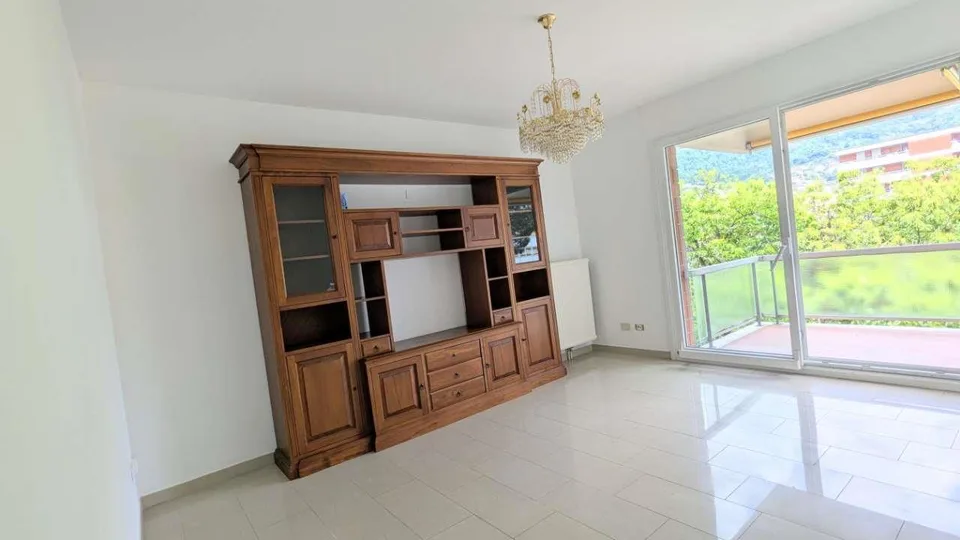 Molino Nuovo, 3,5 piano alto , terrazzo e balcone