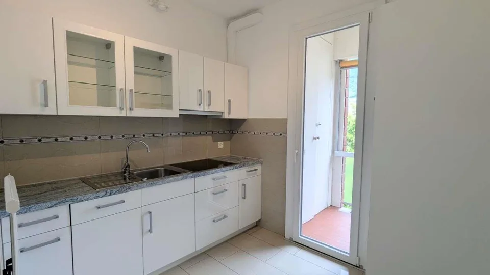 Molino Nuovo, 3,5 piano alto , terrazzo e balcone
