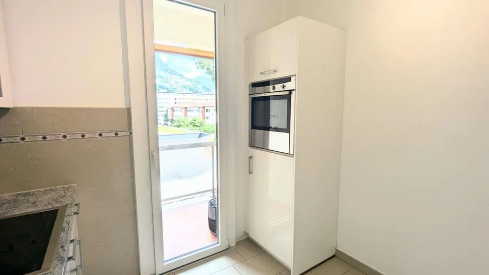Molino Nuovo, 3,5 piano alto , terrazzo e balcone