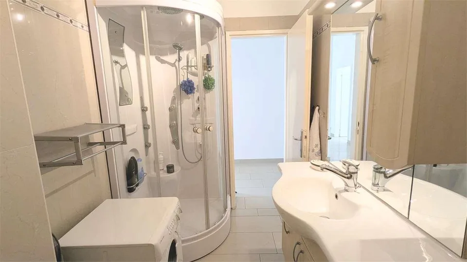 Molino Nuovo, 3,5 piano alto , terrazzo e balcone – Foto 13 von 13
