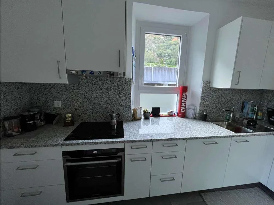 Bellinzona, ampio 3,5 con grande balcone angolare