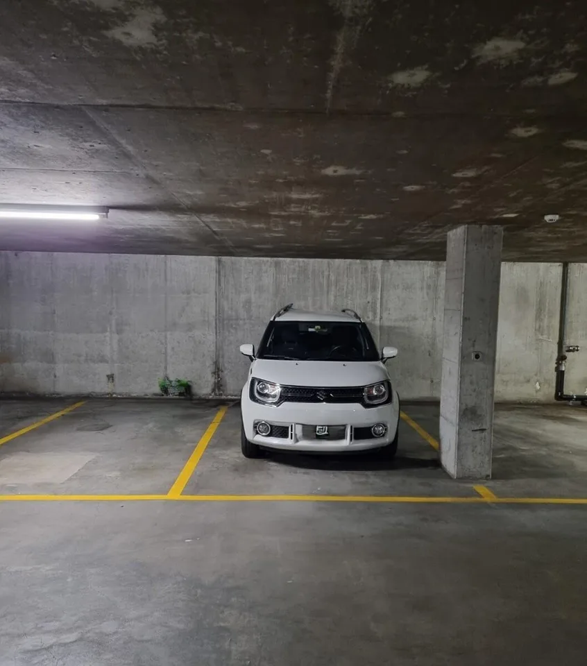 Parkplatz an zentraler Lage in der Einstellhalle LaPoste in Visp