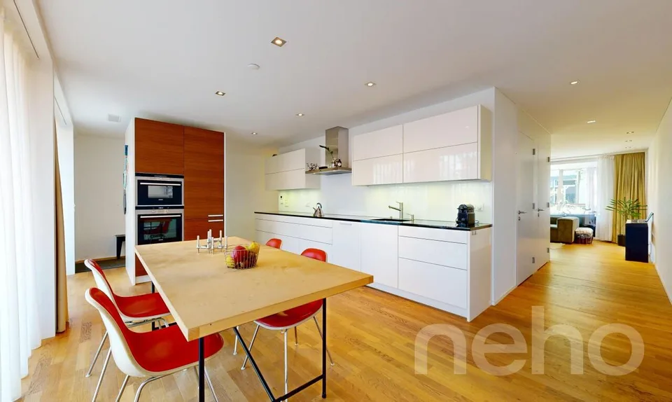 3 minuti dalla stazione. Ampia maisonette con 2 balconi