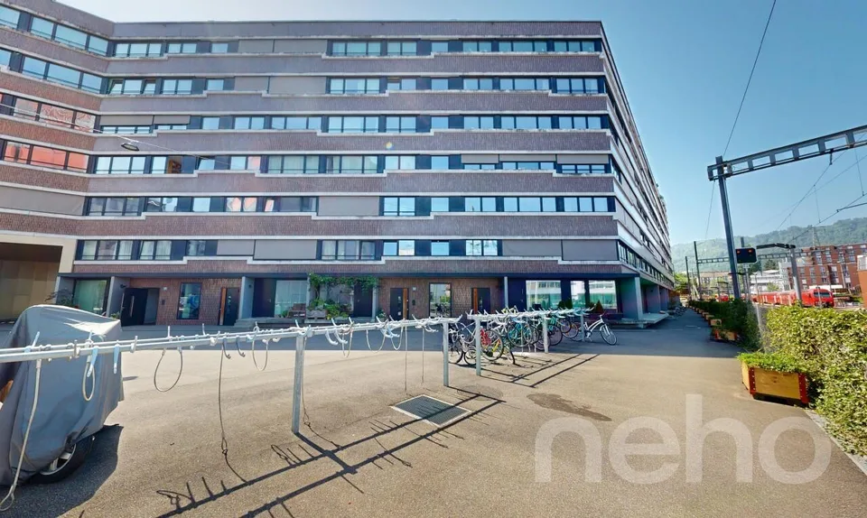 3 Minuten zum HB. Grosszügige Maisonette mit 2 Balkonen