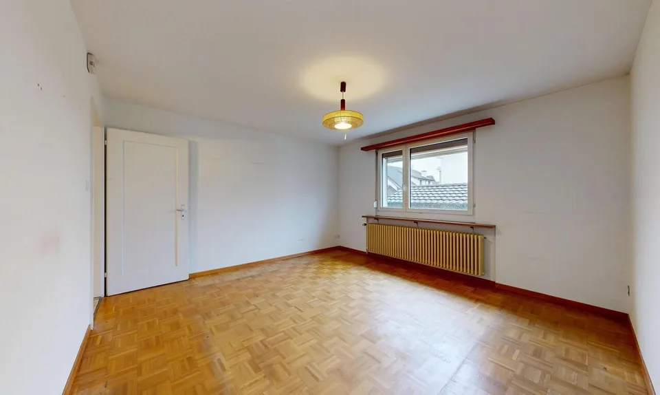 Maison individuelle détachée avec beaucoup de potentiel dans un emplacement familial