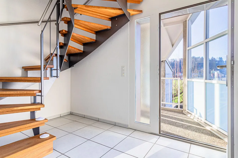 Charmante 4,5-Zimmer-Maisonettewohnung mit Hobbyraum nahe Rotsee