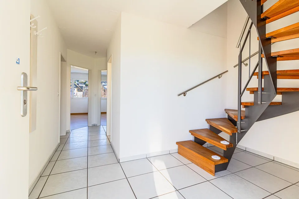 Charmante 4,5-Zimmer-Maisonettewohnung mit Hobbyraum nahe Rotsee