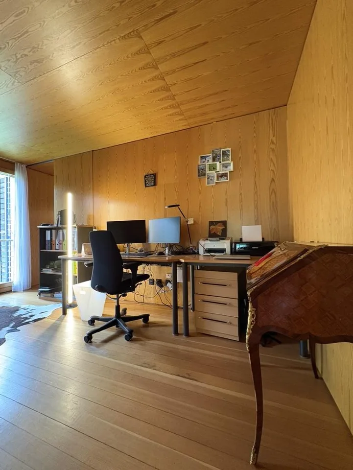 Casa di design in legno immersa nel verde – Foto 13 von 30