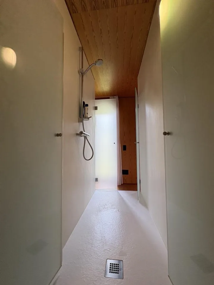 Casa di design in legno immersa nel verde – Foto 19 von 30