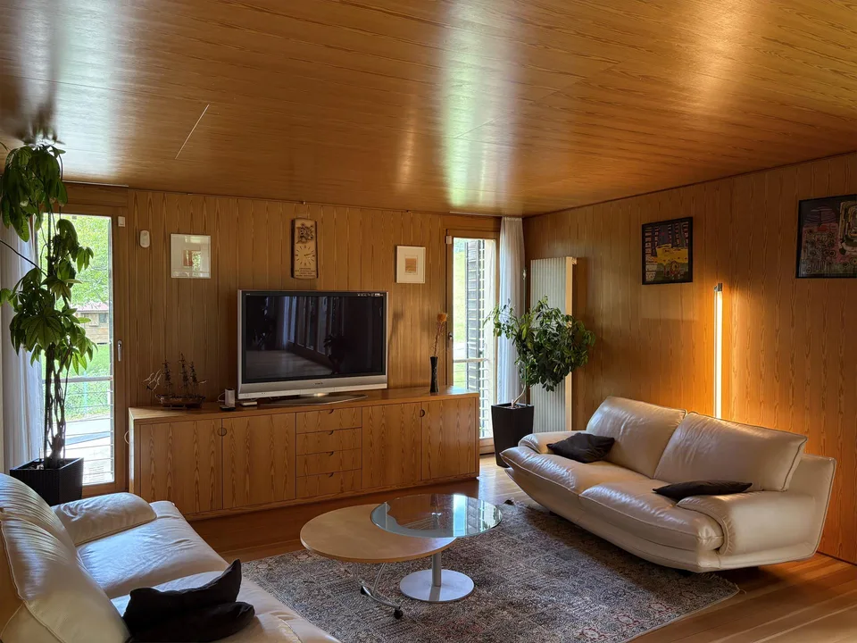 Casa di design in legno immersa nel verde – Foto 6 von 30
