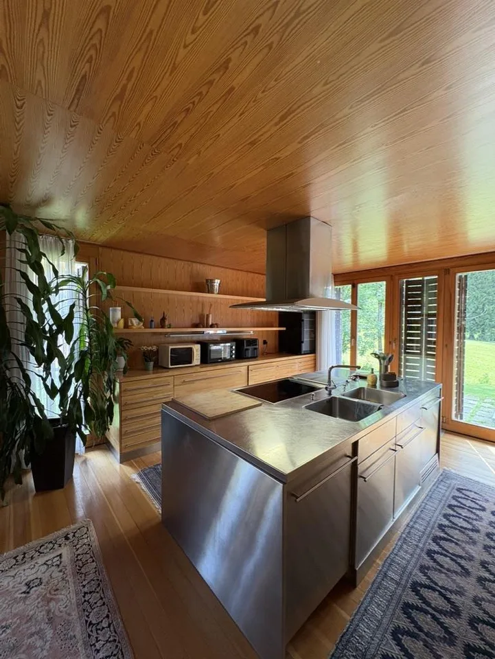 Casa di design in legno immersa nel verde – Foto 7 von 30