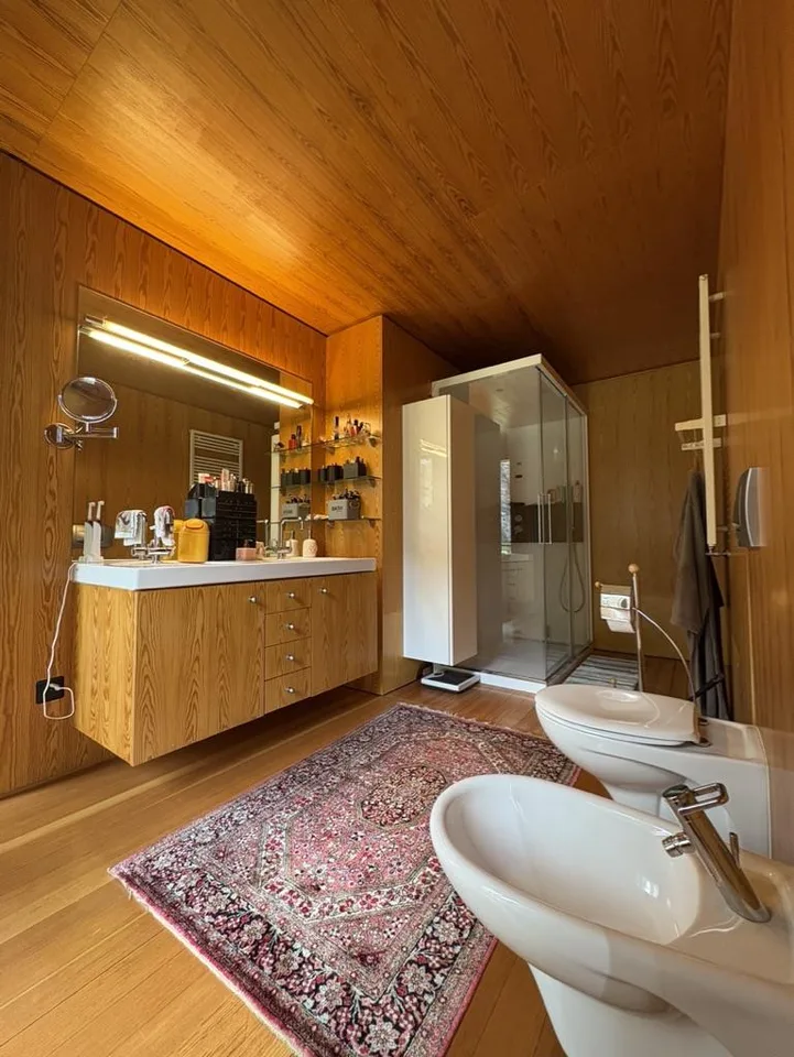 Casa di design in legno immersa nel verde – Foto 15 von 30