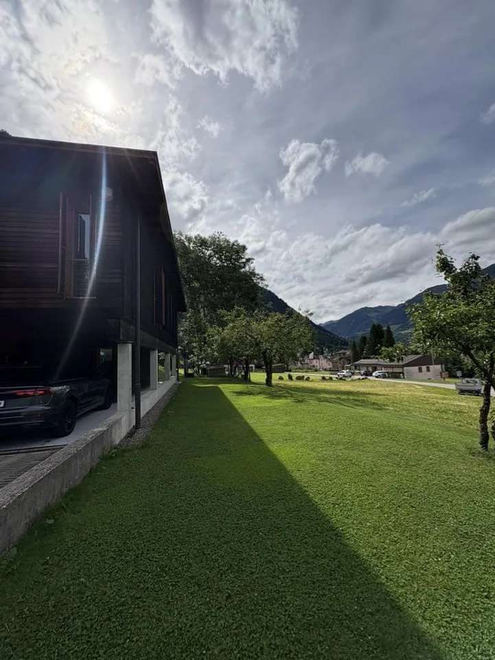 Casa di design in legno immersa nel verde – Foto 29 von 30