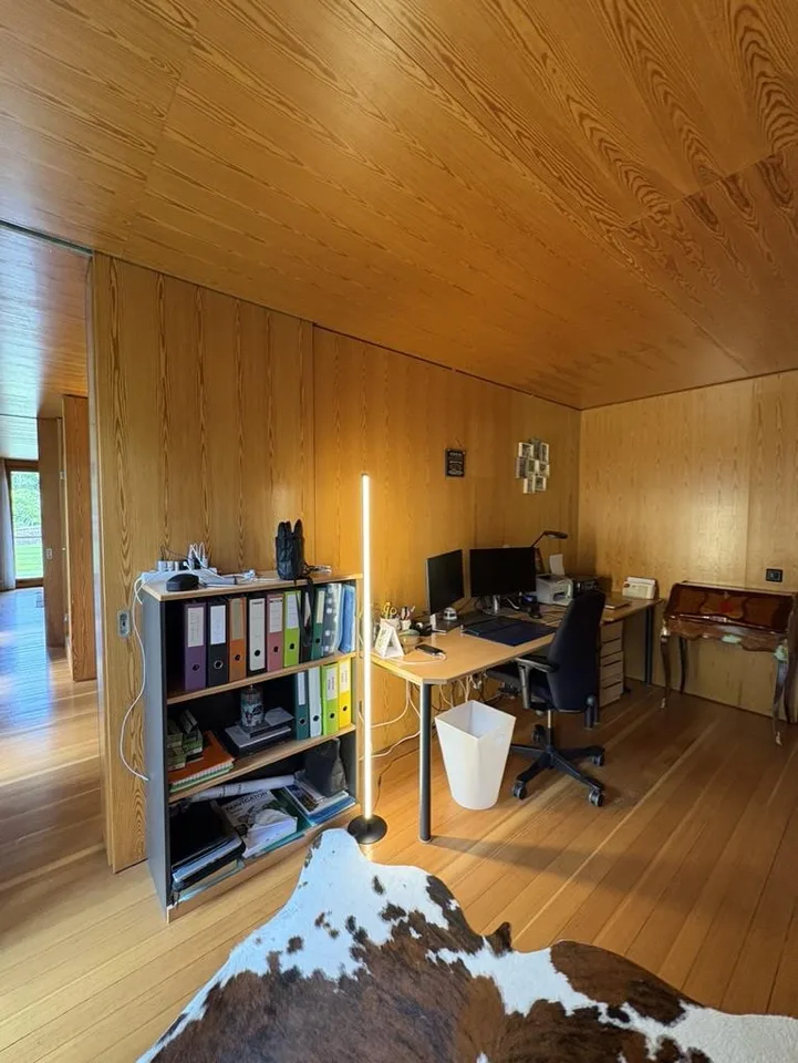 Casa di design in legno immersa nel verde – Foto 12 von 30