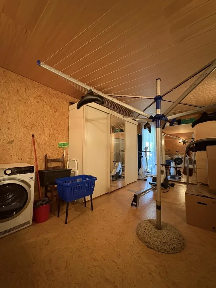 Casa di design in legno immersa nel verde – Foto 25 von 30