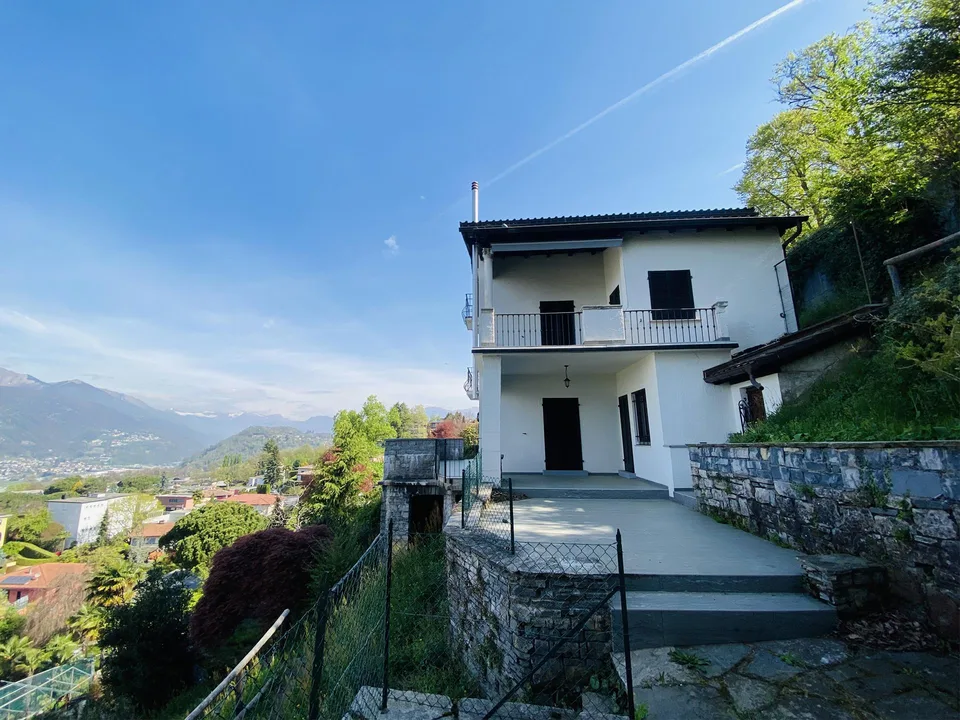 ELEGANTE CASA CON VISTA LAGO NEL CUORE DELLA COLLINA D'ORO – foto 7 di 13