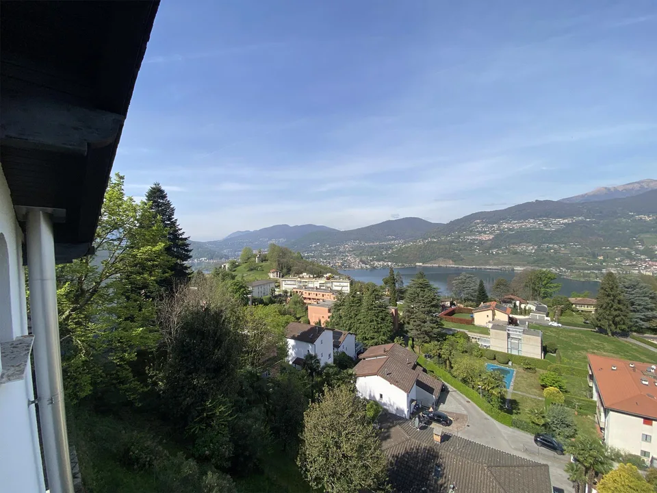 ELEGANTE CASA CON VISTA LAGO NEL CUORE DELLA COLLINA D'ORO – foto 13 di 13