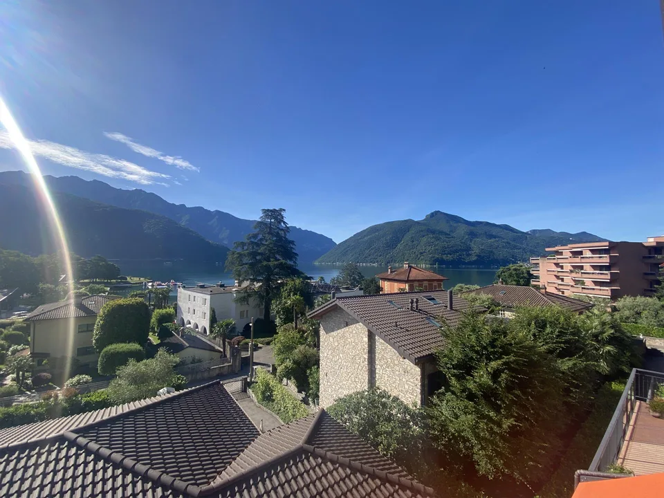 ELEGANTE CASA CON VISTA LAGO NEL CUORE DELLA COLLINA D'ORO – foto 8 di 13