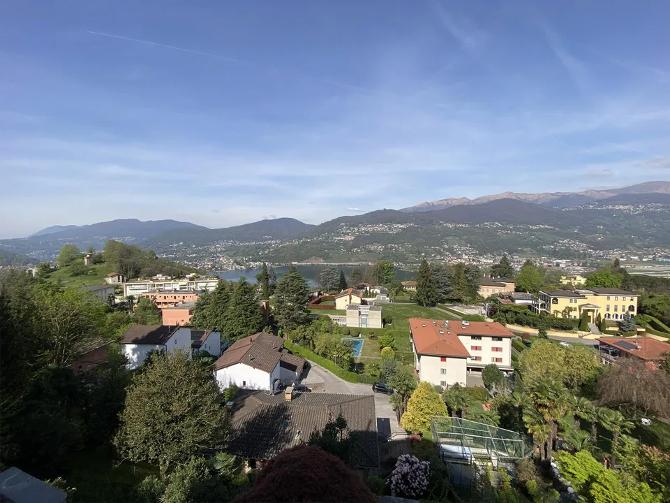 ELEGANTE CASA CON VISTA LAGO NEL CUORE DELLA COLLINA D'ORO – foto 6 di 13