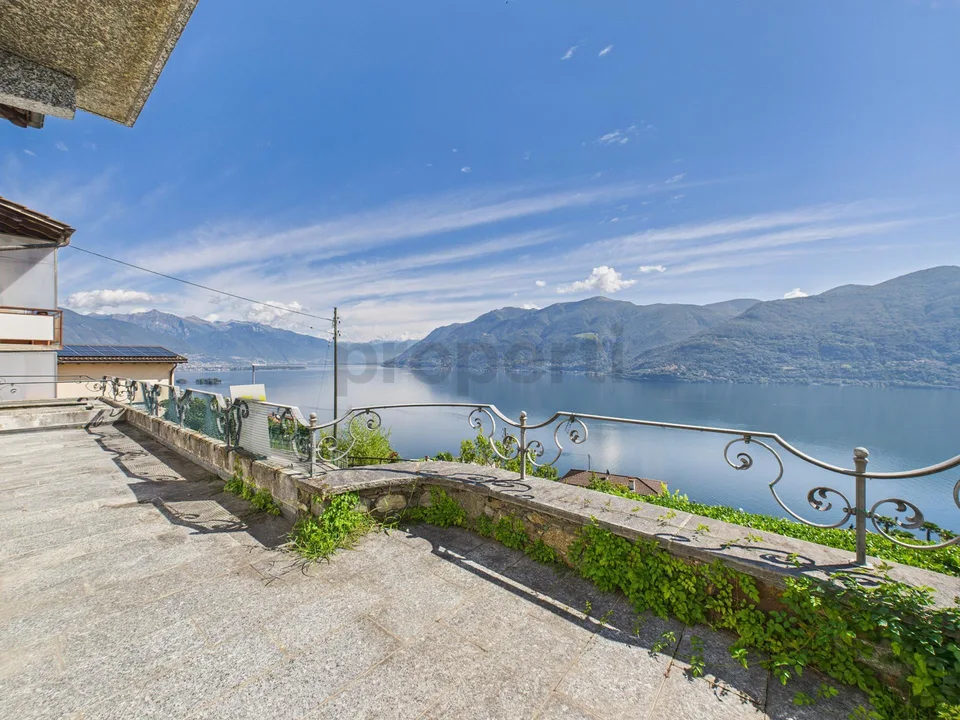 Accogliente casa unifamiliare con vista mozzafiato sul Lago Maggior...