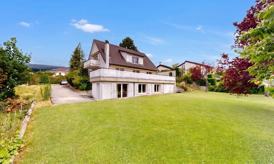 Casa indipendente con grande giardino e ufficio a Colombier