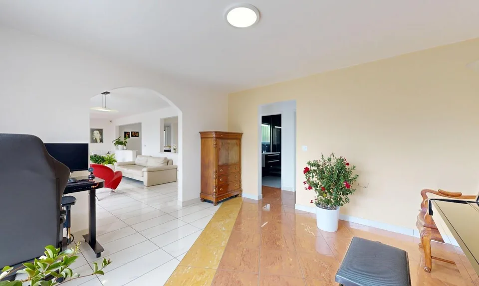 Einfamilienhaus mit großem Garten und Büro in Colombier – Foto 8 von 18