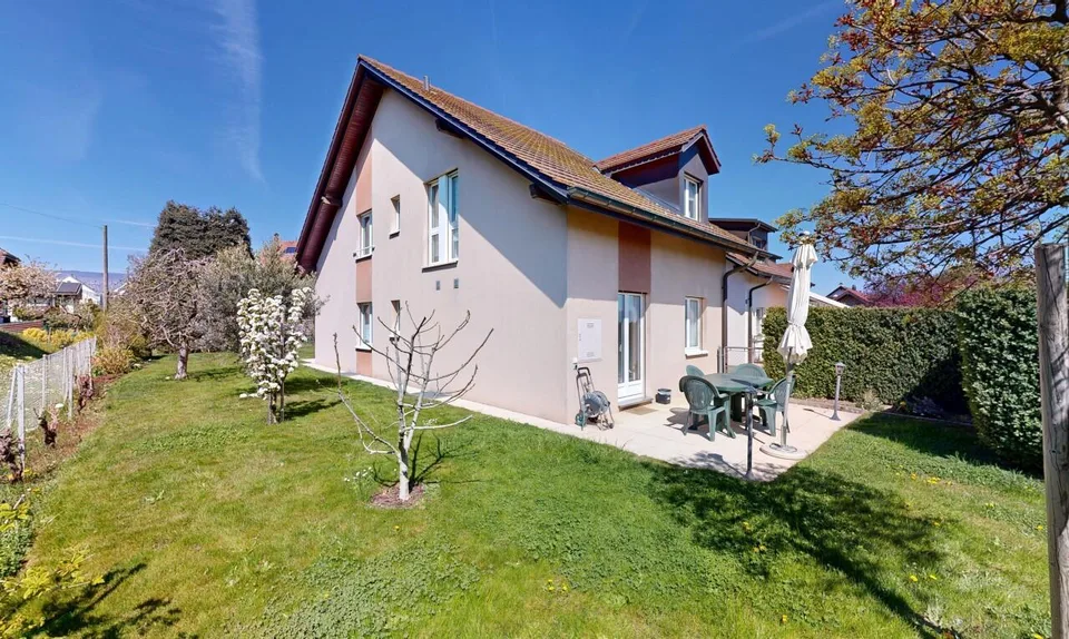 Familienhaus mit großem Garten in Gland